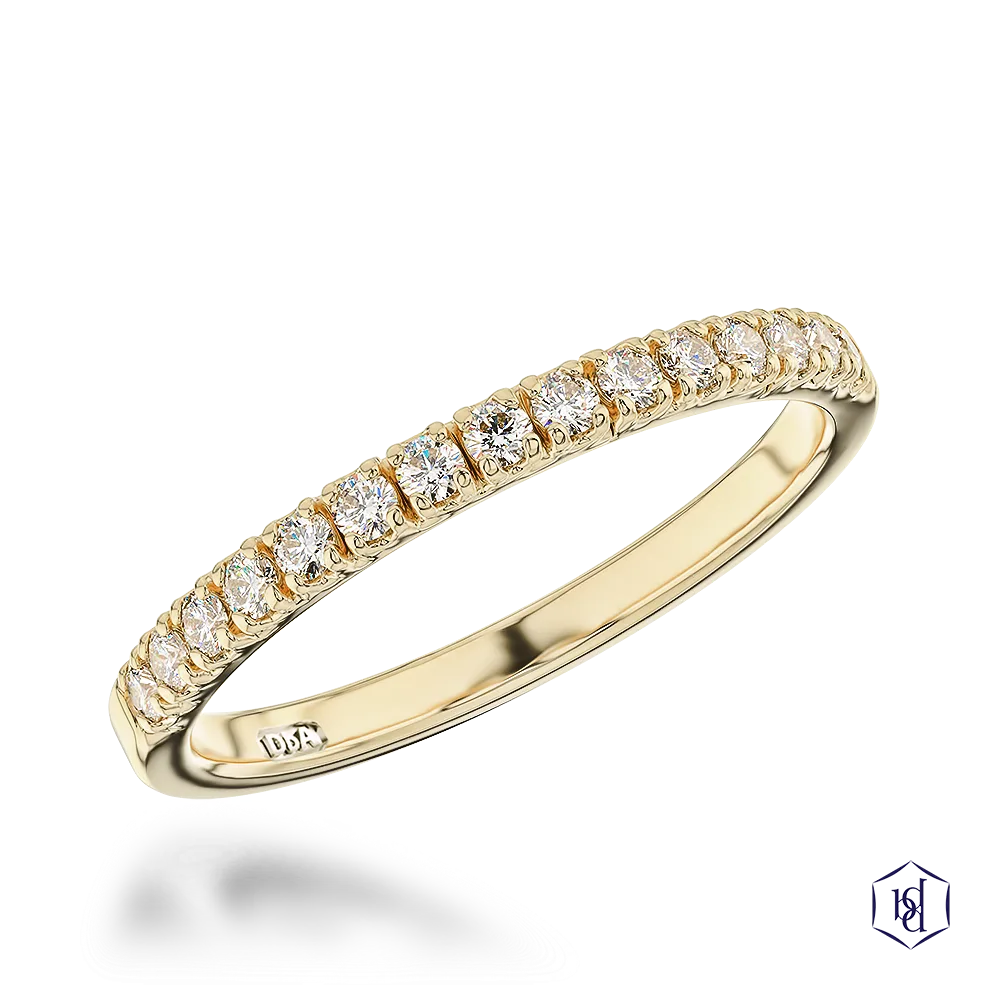 round brilliant cut diamond in a 18ct yellow gold bridal diamond band