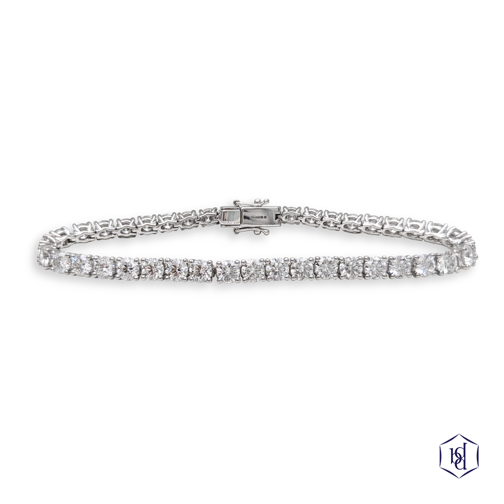 round brilliant cut diamond in a platinum bracelet claw set