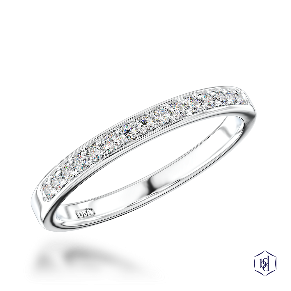 round brilliant cut diamond in a platinum bridal diamond band