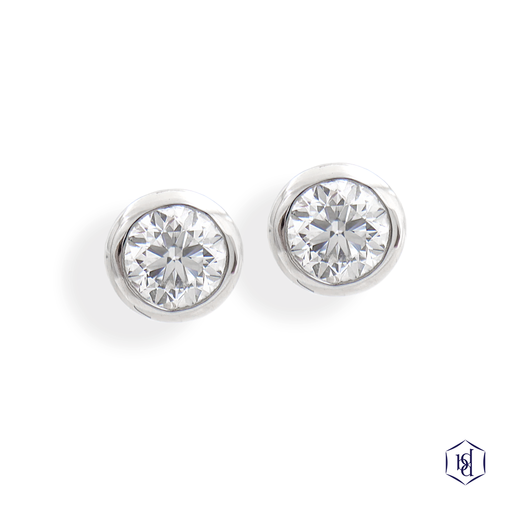 round brilliant cut diamond in a platinum earrings stud